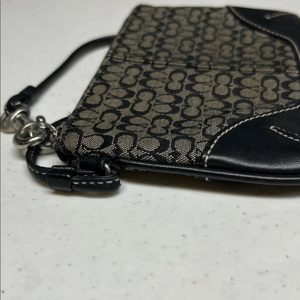 Vintage Coach Elegant Black and Tan Logo Women's Wristlet
